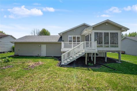 1925 Parkland Ely IA 52227