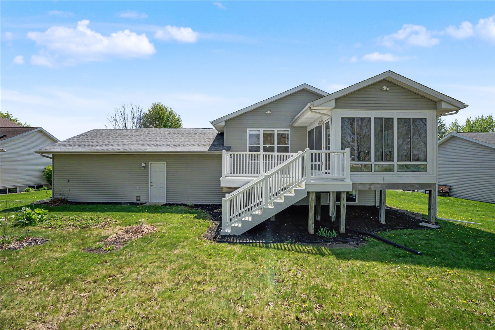 1925 Parkland Ely IA 52227