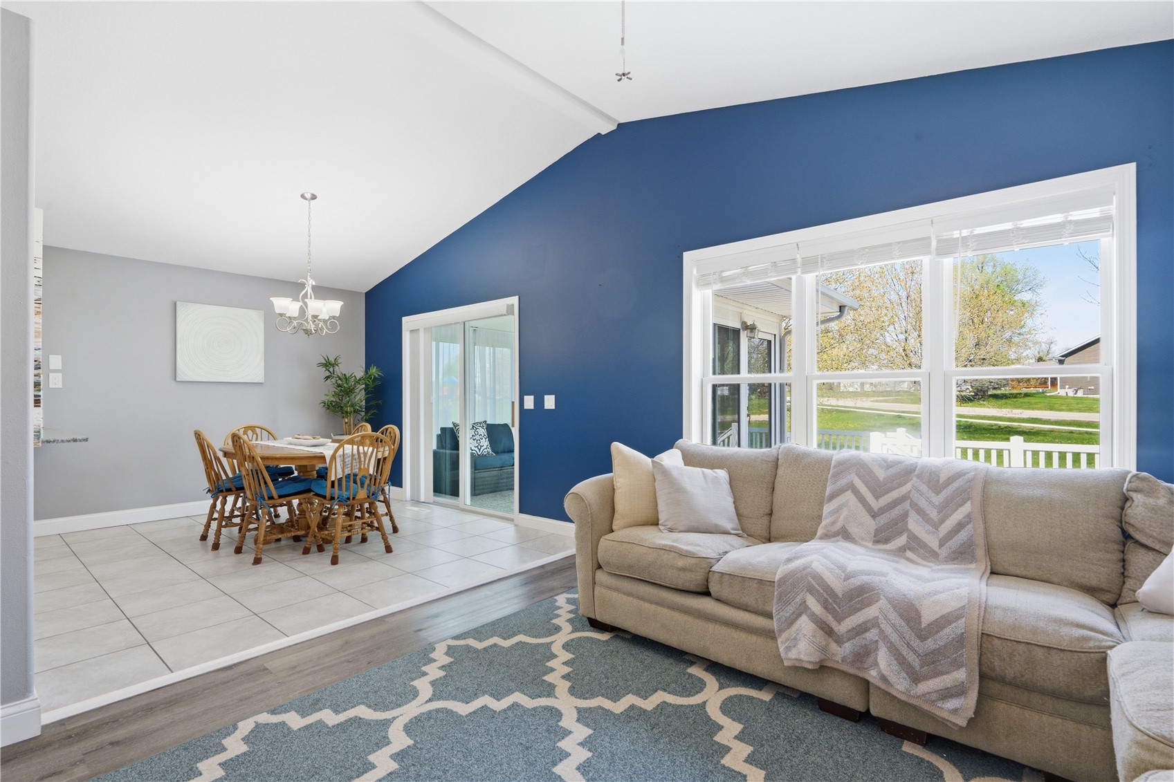 1925 Parkland Ely IA 52227