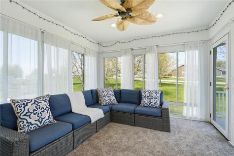 1925 Parkland Ely IA 52227