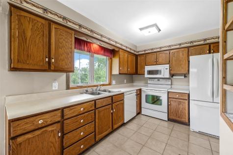 307 Ehlers Lane IA 52060