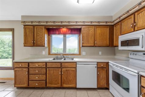 307 Ehlers Lane IA 52060