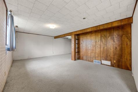 307 Ehlers Lane IA 52060