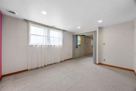 307 Ehlers Lane IA 52060