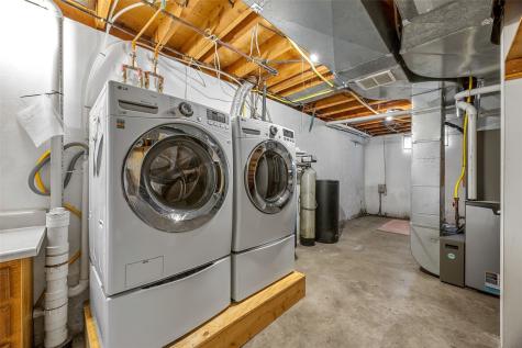 307 Ehlers Lane IA 52060