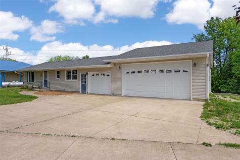 307 Ehlers Lane IA 52060