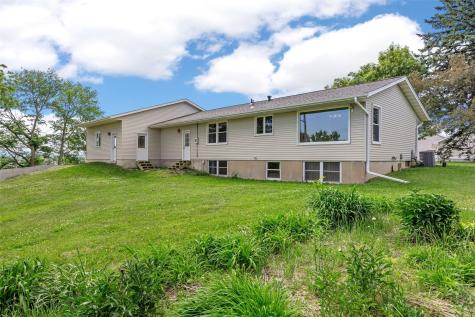 307 Ehlers Lane IA 52060