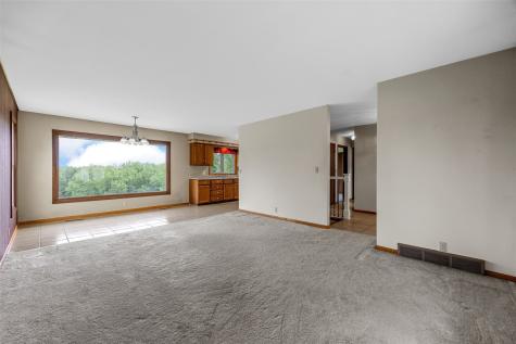 307 Ehlers Lane IA 52060