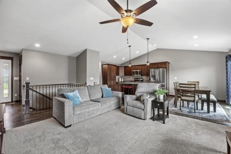 2785 Creekview Trail Palo IA 52324