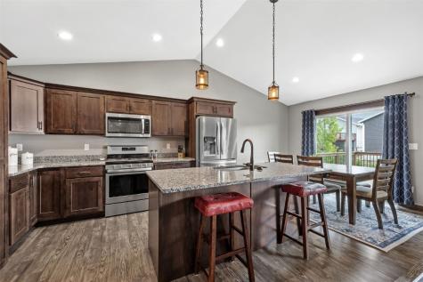 2785 Creekview Trail Palo IA 52324