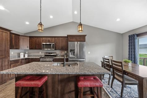 2785 Creekview Trail Palo IA 52324