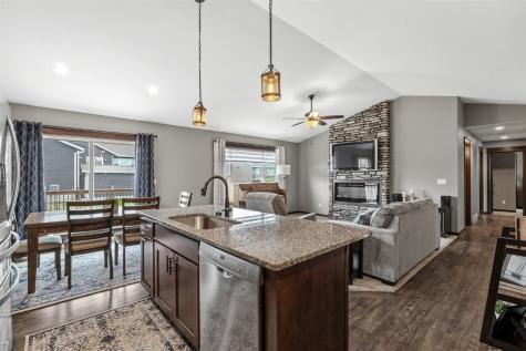 2785 Creekview Trail Palo IA 52324