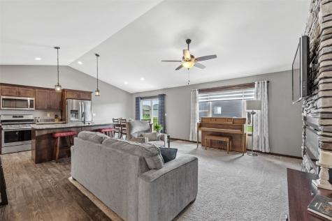 2785 Creekview Trail Palo IA 52324