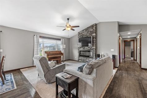 2785 Creekview Trail Palo IA 52324