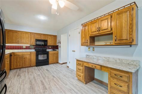 320 Eastland Drive SE Cedar Rapids IA 52403