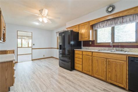 320 Eastland Drive SE Cedar Rapids IA 52403