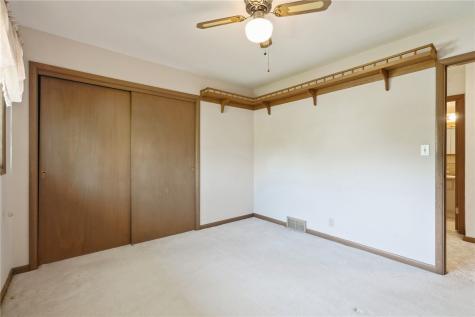 320 Eastland Drive SE Cedar Rapids IA 52403