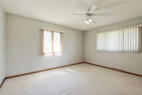 320 Eastland Drive SE Cedar Rapids IA 52403