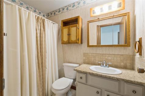 320 Eastland Drive SE Cedar Rapids IA 52403