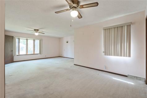 320 Eastland Drive SE Cedar Rapids IA 52403