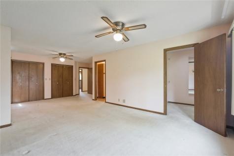 320 Eastland Drive SE Cedar Rapids IA 52403