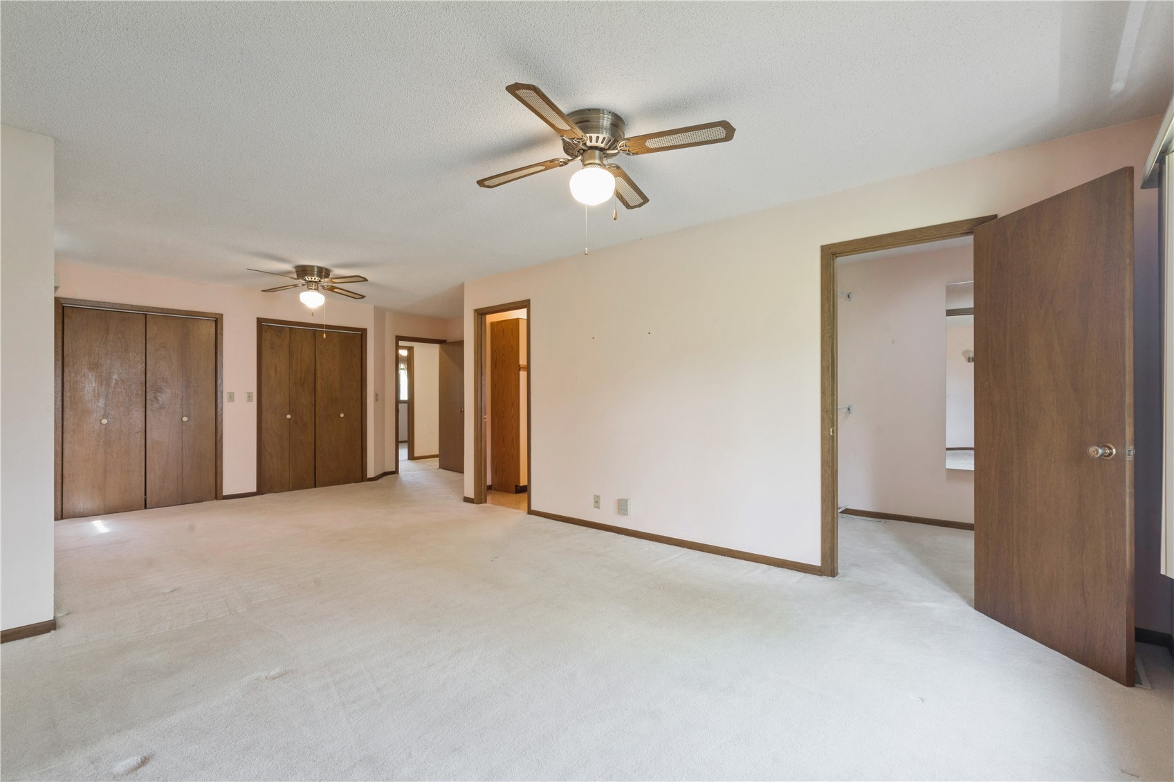 320 Eastland Drive SE Cedar Rapids IA 52403