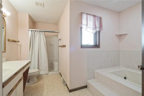 320 Eastland Drive SE Cedar Rapids IA 52403