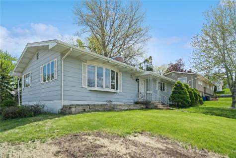 320 Eastland Drive SE Cedar Rapids IA 52403