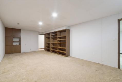 320 Eastland Drive SE Cedar Rapids IA 52403