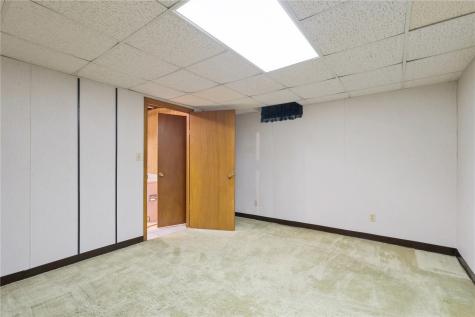 320 Eastland Drive SE Cedar Rapids IA 52403