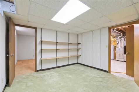 320 Eastland Drive SE Cedar Rapids IA 52403
