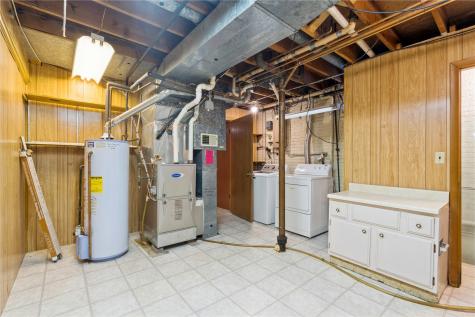 320 Eastland Drive SE Cedar Rapids IA 52403