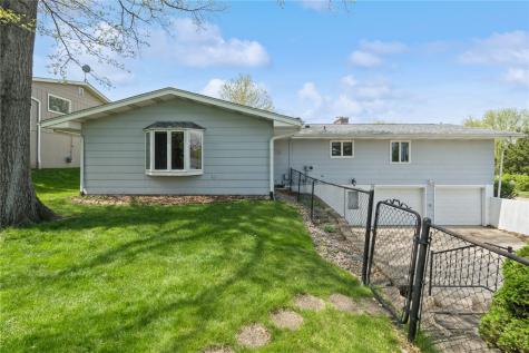 320 Eastland Drive SE Cedar Rapids IA 52403