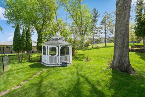 320 Eastland Drive SE Cedar Rapids IA 52403
