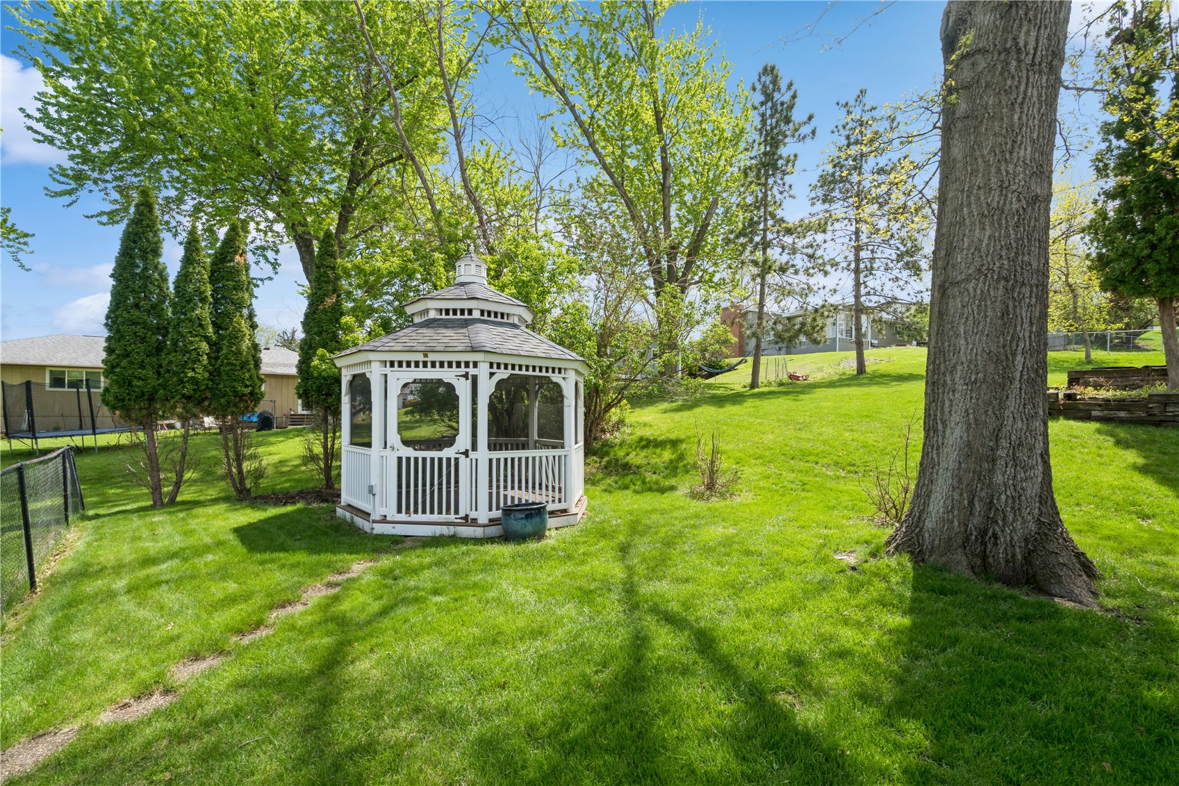 320 Eastland Drive SE Cedar Rapids IA 52403