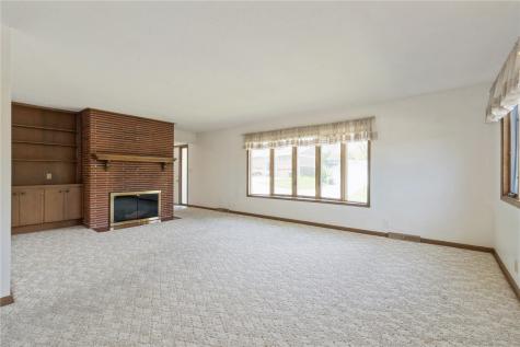 320 Eastland Drive SE Cedar Rapids IA 52403