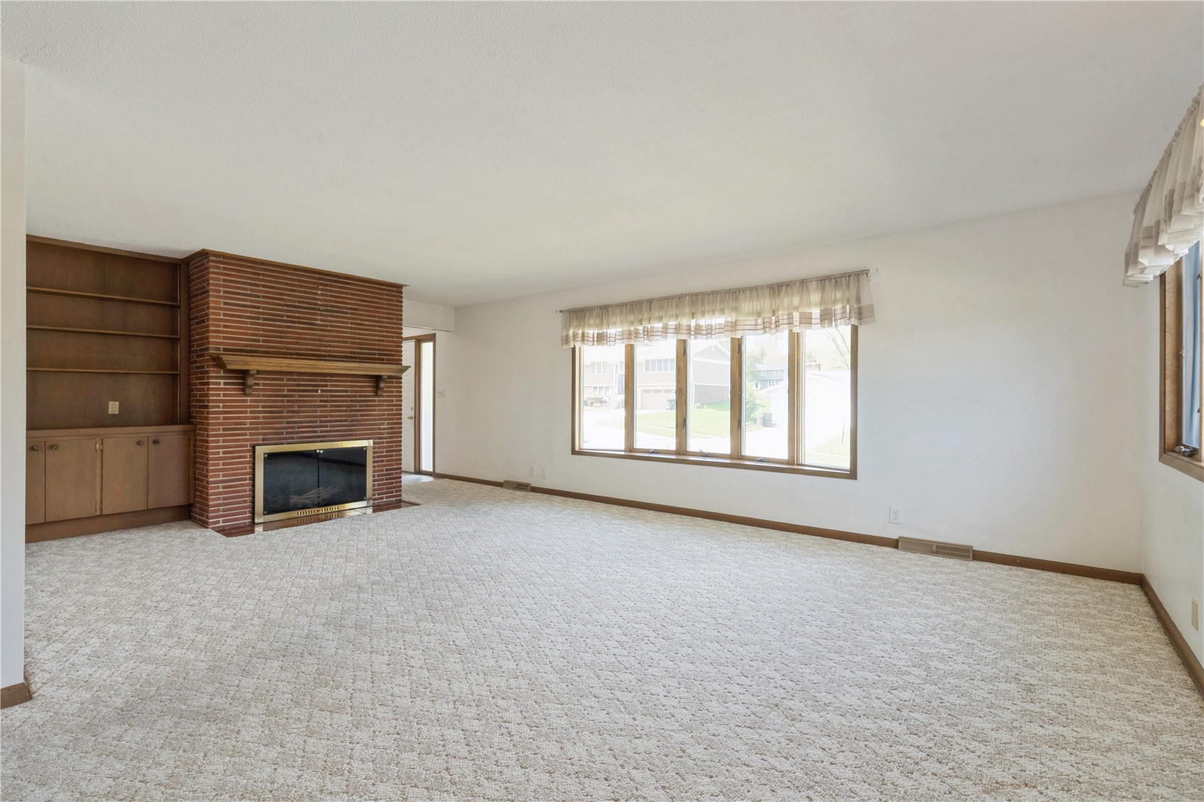 320 Eastland Drive SE Cedar Rapids IA 52403