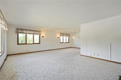320 Eastland Drive SE Cedar Rapids IA 52403