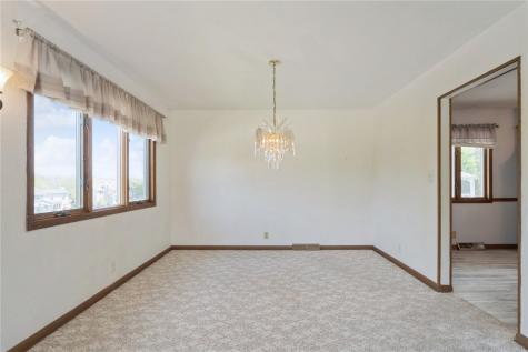 320 Eastland Drive SE Cedar Rapids IA 52403