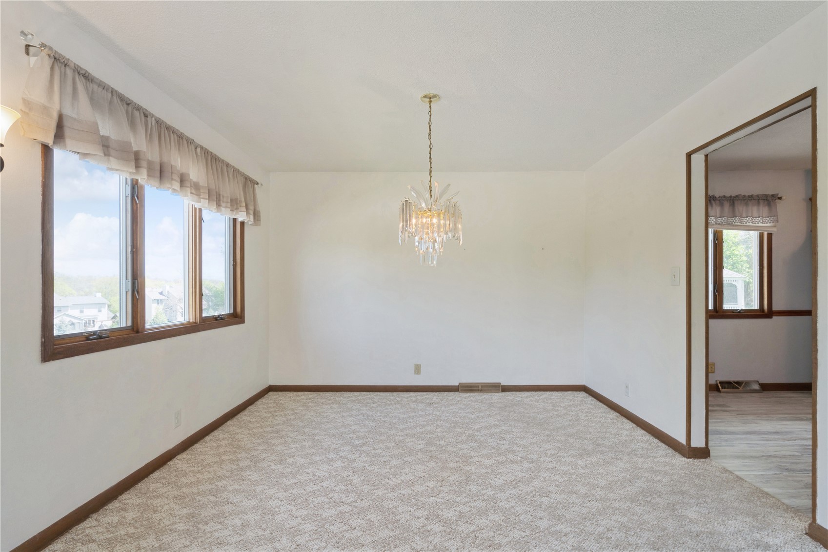 320 Eastland Drive SE Cedar Rapids IA 52403