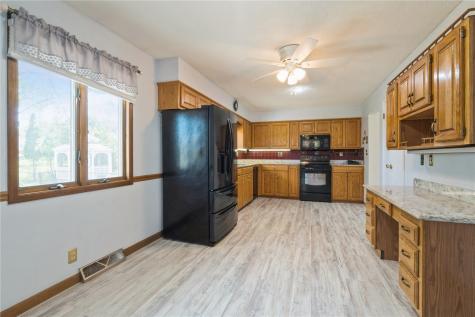 320 Eastland Drive SE Cedar Rapids IA 52403