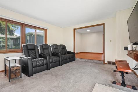 292 Windsor Drive NE Cedar Rapids IA 52402
