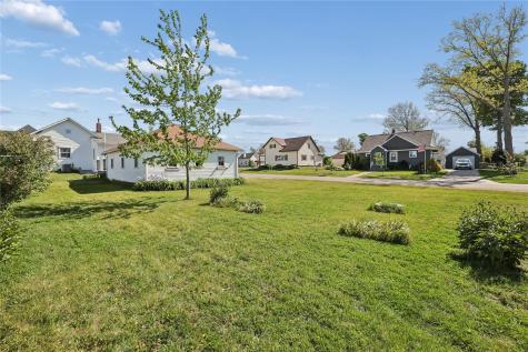 202 2nd Avenue Van Horne IA 52346
