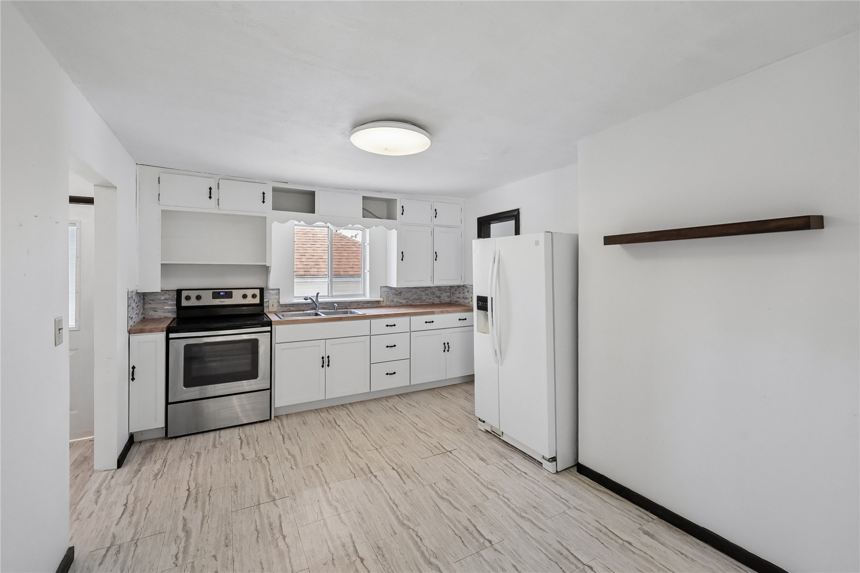 202 2nd Avenue Van Horne IA 52346