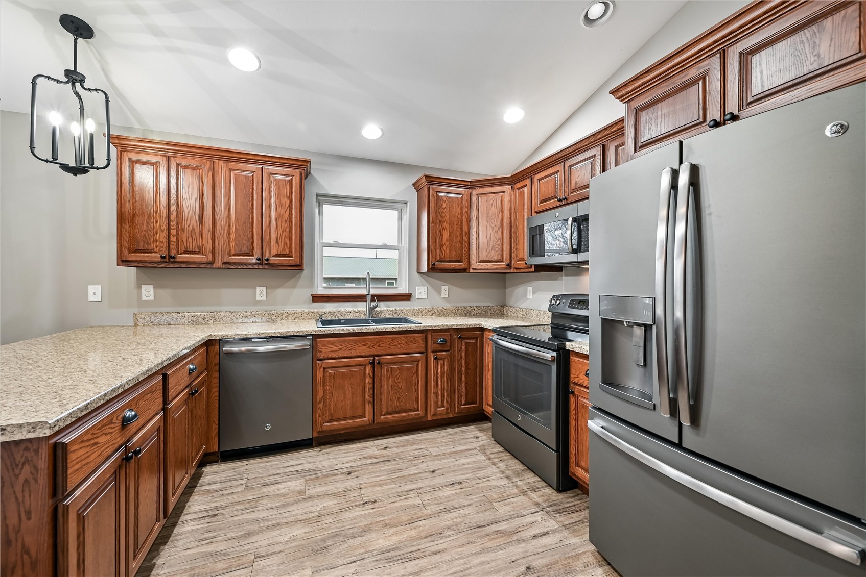 807 Juniper Drive Independence IA 50644