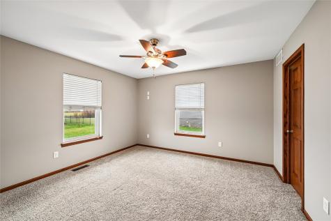 807 Juniper Drive Independence IA 50644