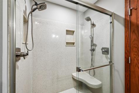 807 Juniper Drive Independence IA 50644