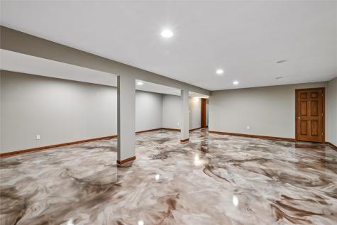 807 Juniper Drive Independence IA 50644