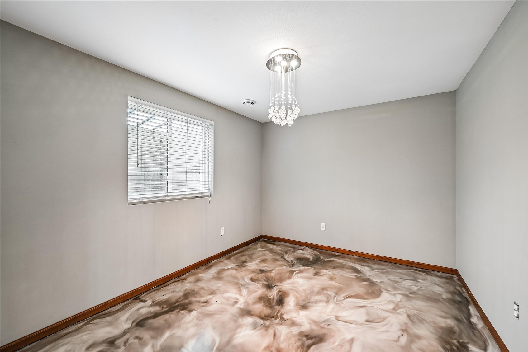 807 Juniper Drive Independence IA 50644