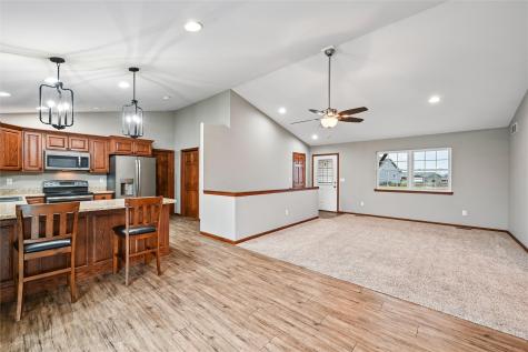 807 Juniper Drive Independence IA 50644